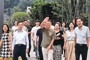 约基奇：恩比德正打出历史级别的比赛 每场都拿30多分很难做到